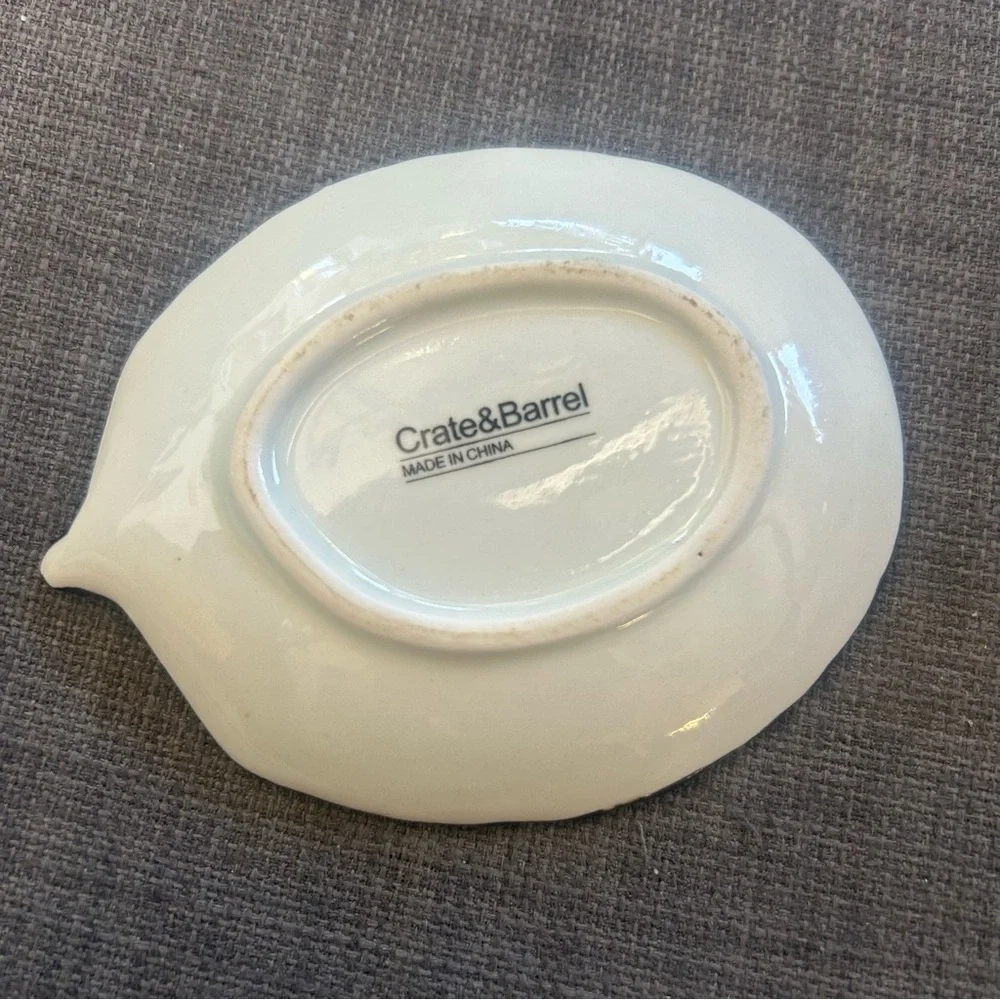 CRATE & BARREL Crackle Glaze Leaf-Shaped Porcelain Jewelry Key Coin Dish#0915253